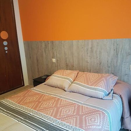 Hostal Galicia Figueres  Ngoại thất bức ảnh