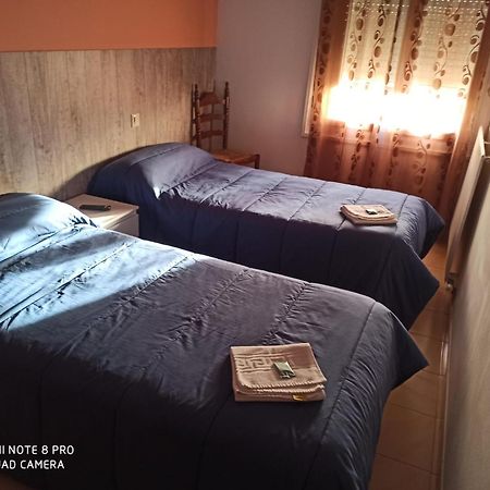 Hostal Galicia Figueres  Ngoại thất bức ảnh