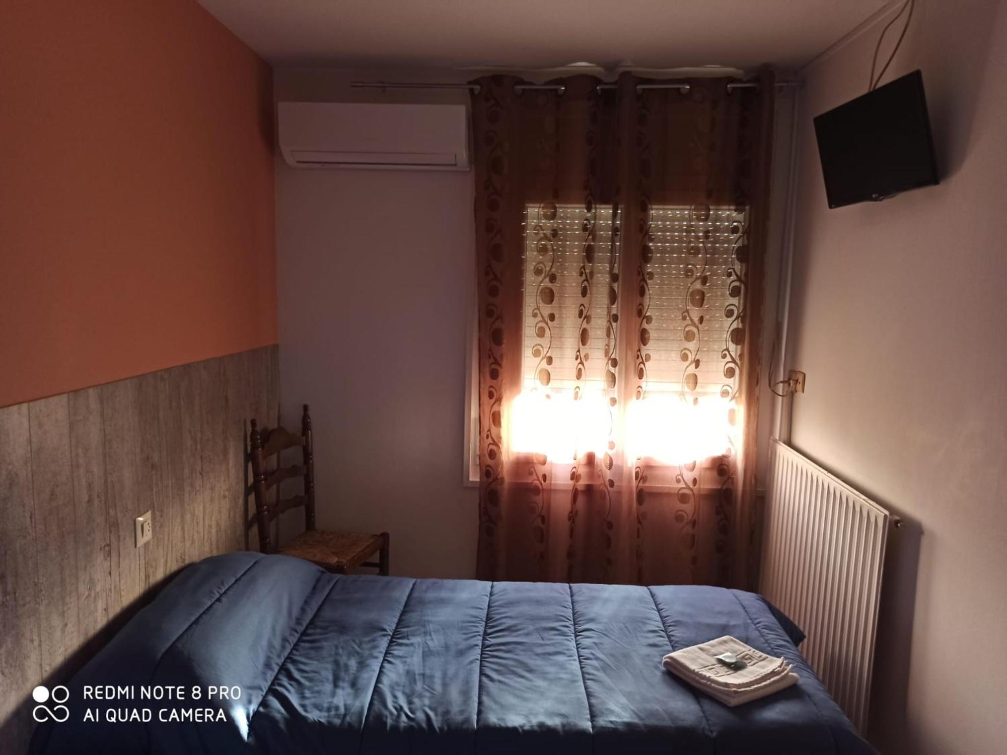 Hostal Galicia Figueres  Ngoại thất bức ảnh